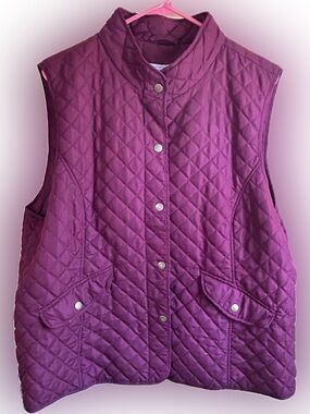 GH Bass Co Women’s Quilted Snap-Front Vest in burgundy Size XXL